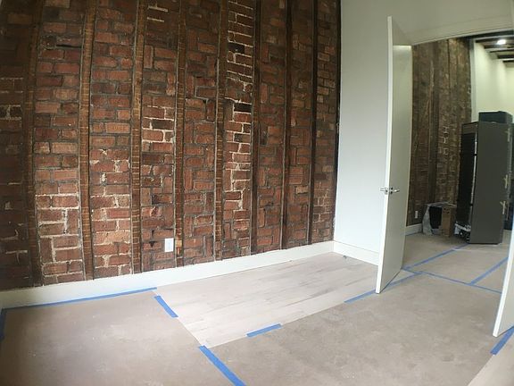 5th image of 291 Stanhope St APT 3R