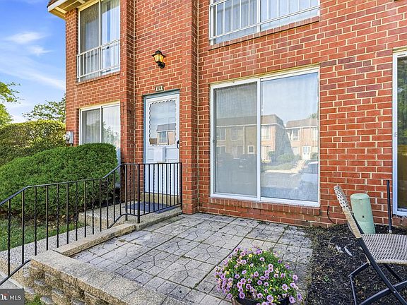 4th image of 114 Lexington Ct