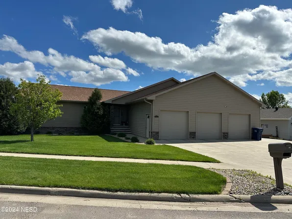 806 18th Ave NE, Watertown, SD 57201