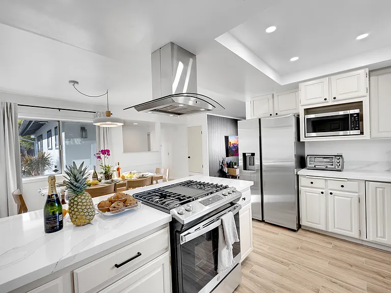 535 N Cerritos Ave — Photo 32