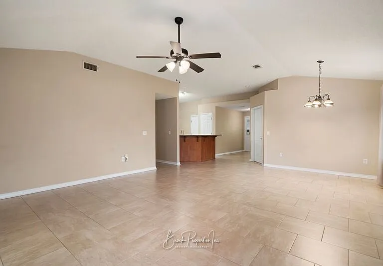 4718 Lemoyne Vis — Photo 10