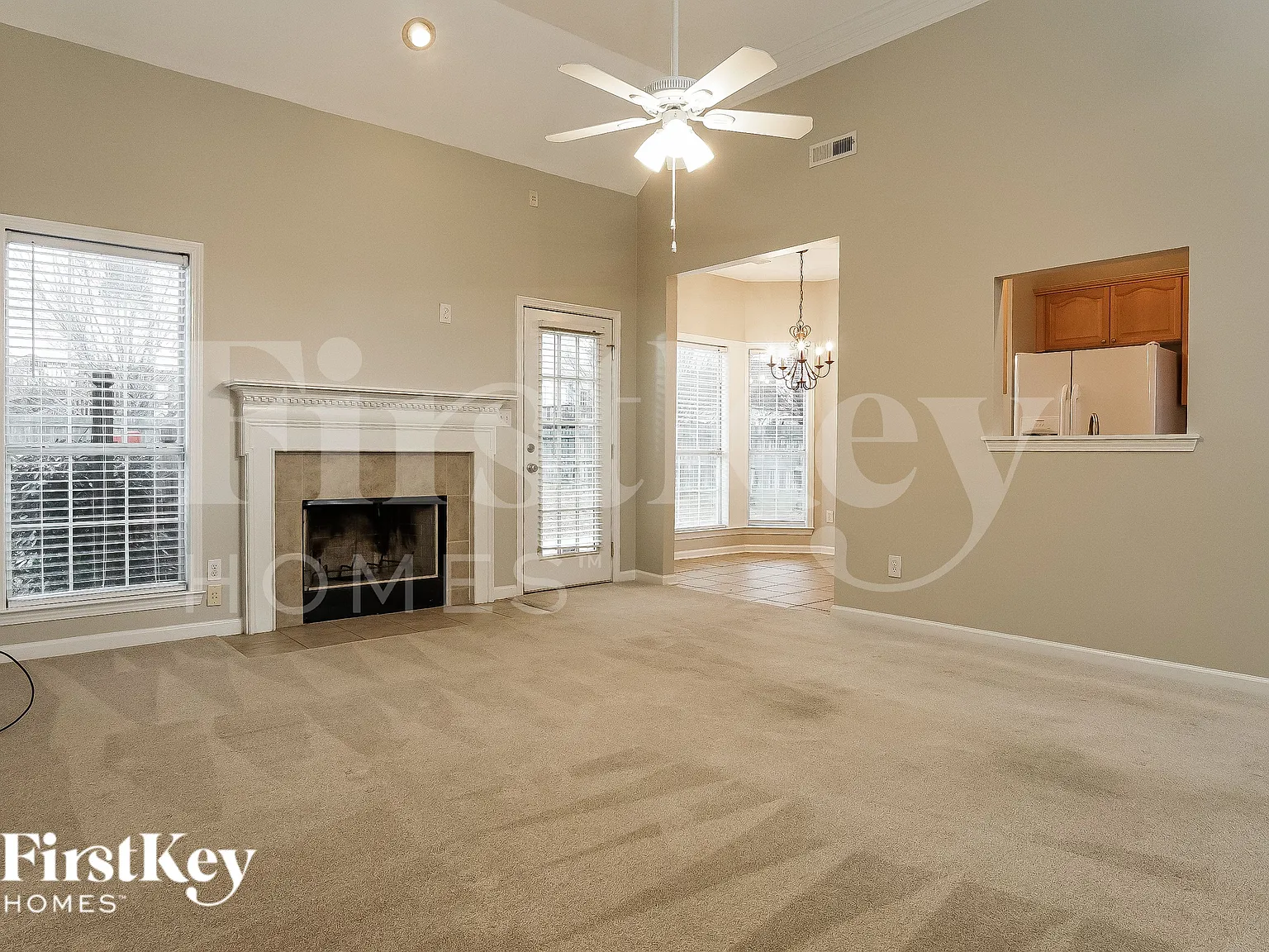 3 bed, 2.0 bath, 1584 sqft, $2,355 — Photo 2