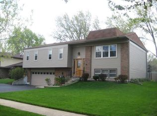 363 Galahad Rd, Bolingbrook, IL 60440