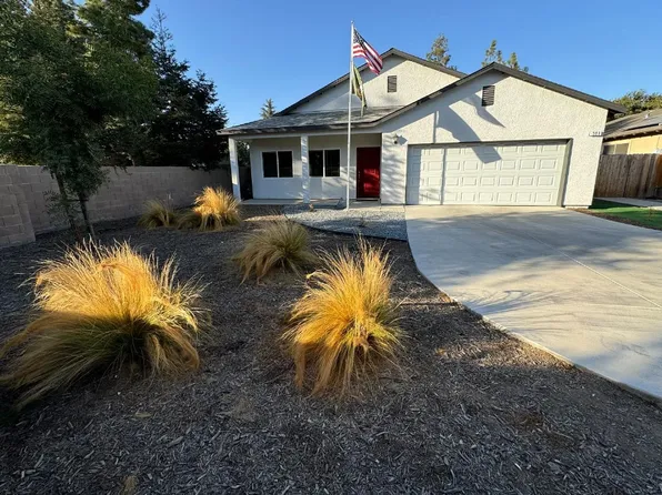 301 Birch Ln, Dinuba, CA 93618