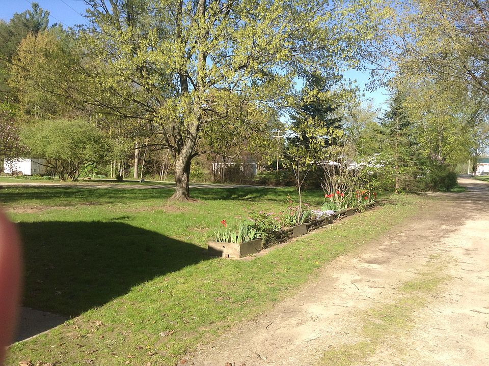 2nd image of 5877 N Lapeer Rd