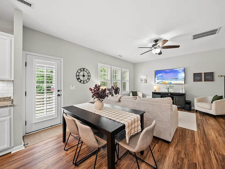 919 Award St — Photo 17