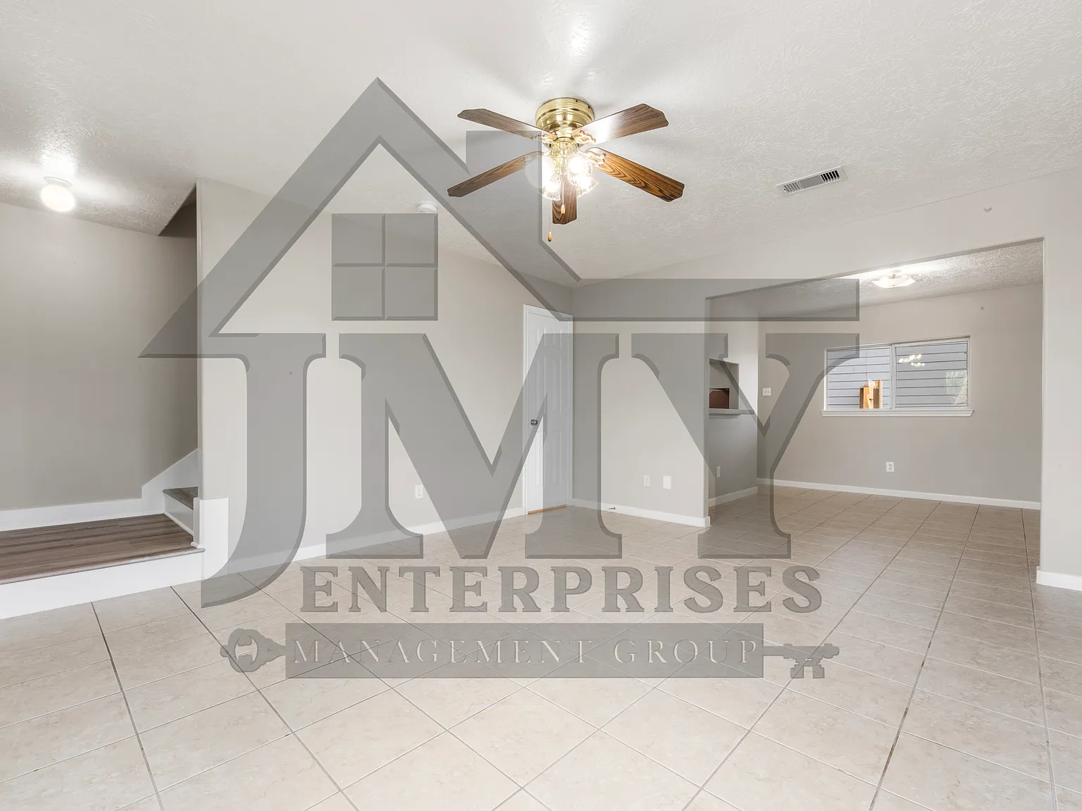 2 bed, 1.5 bath, 1100 sqft, $1,300 — Photo 3