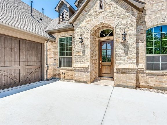 3rd image of 8209 Woods Ln