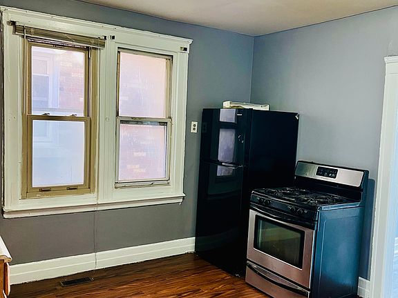 4th image of 2441 Holbrook St #1A