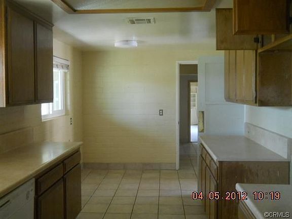 3rd image of 2060 S Palmetto Ave