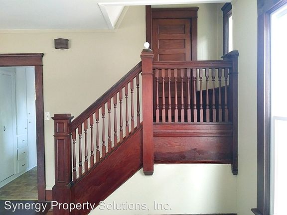 2nd image of 122 Parkwood Blvd