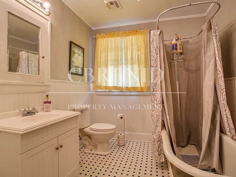 1214 W Maine St — Photo 24