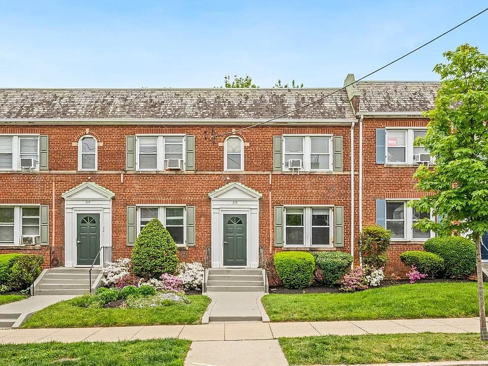717 Hamlin St NE #2