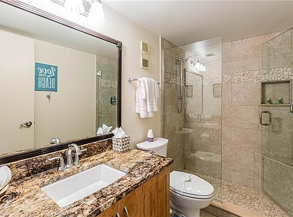 5th image of 440 Seaview Ct APT 1404