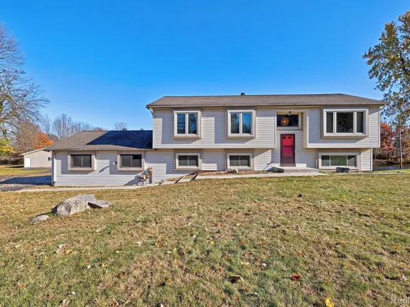 1600 Dunwoodie St, Ortonville, MI 48462