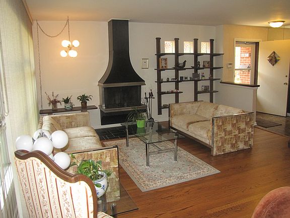 3rd image of 7730 N Kenneth Ave
