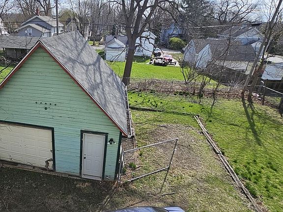 4th image of 333 Linn St