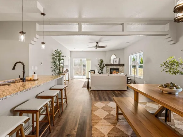 1911 Daisy DRIVE, West Bend, WI 53090