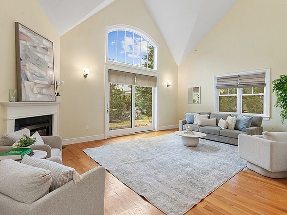 3rd image of 38 Courtyard Pl