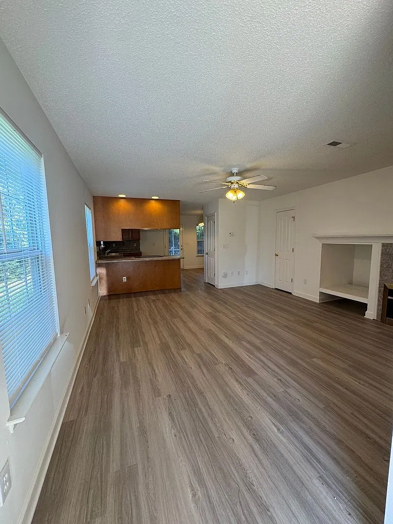 1348SF 2BR 2.5BA — Photo 2