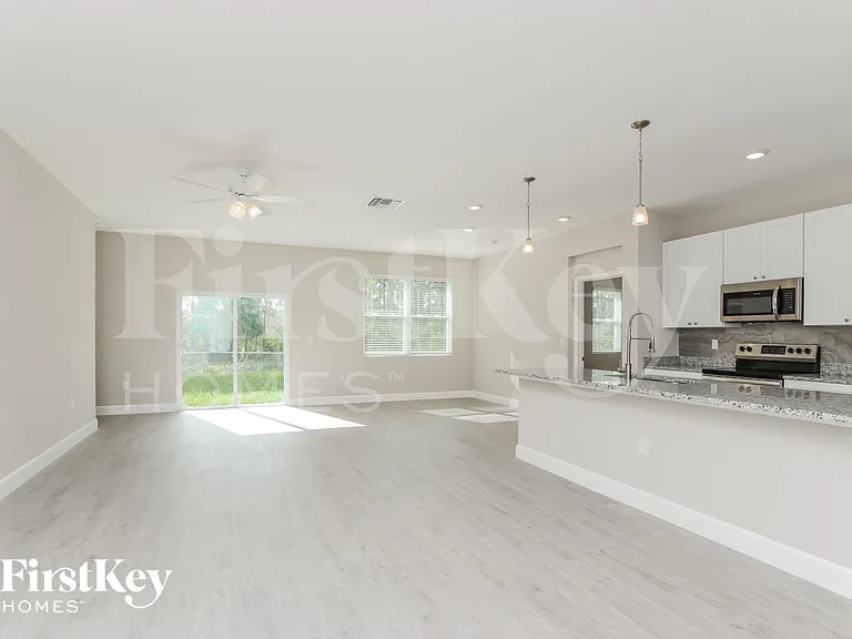 542 Reading St SE — Photo 3