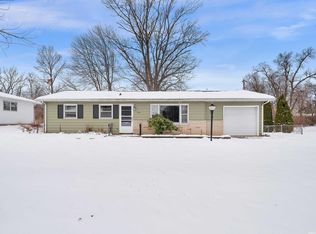 5749 Meadowbrook Dr, Fort Wayne, IN 46835