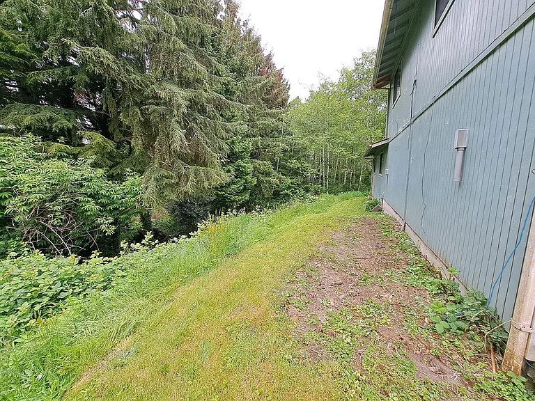 1670 Spruce Dr #B — Photo 6
