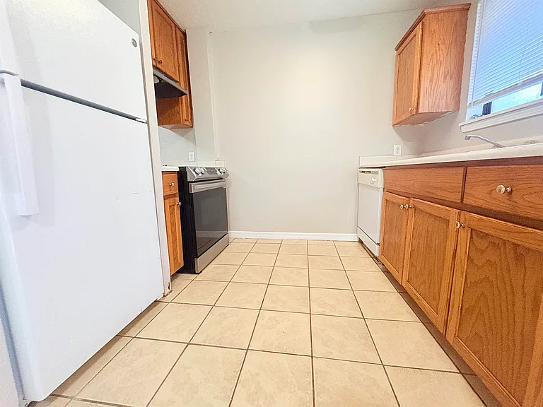 1007 Sutor Rd #D — Photo 2