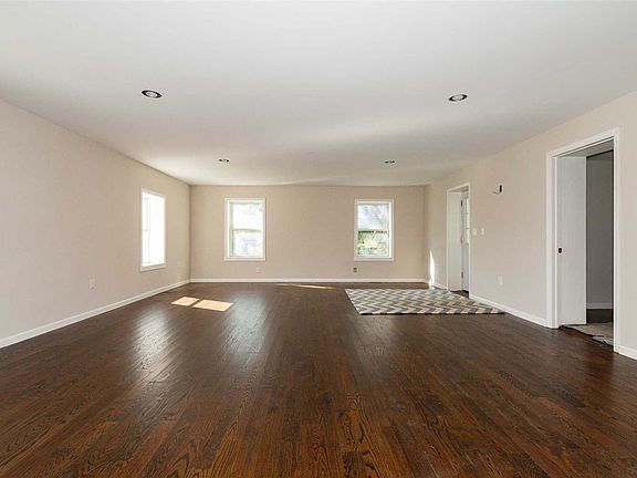 5th image of 481 Noxon Rd