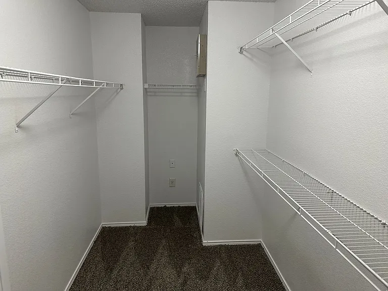 9328 Goldenview Dr — Photo 11