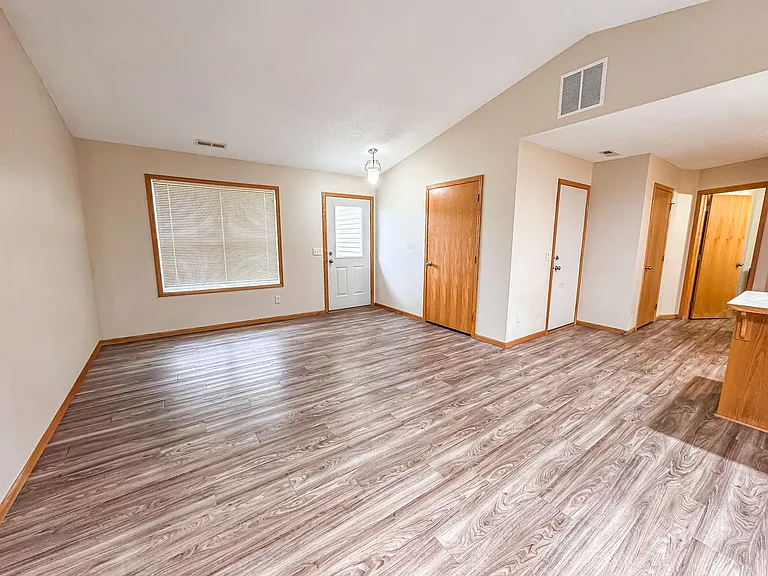 1560B Gunston Dr — Photo 4