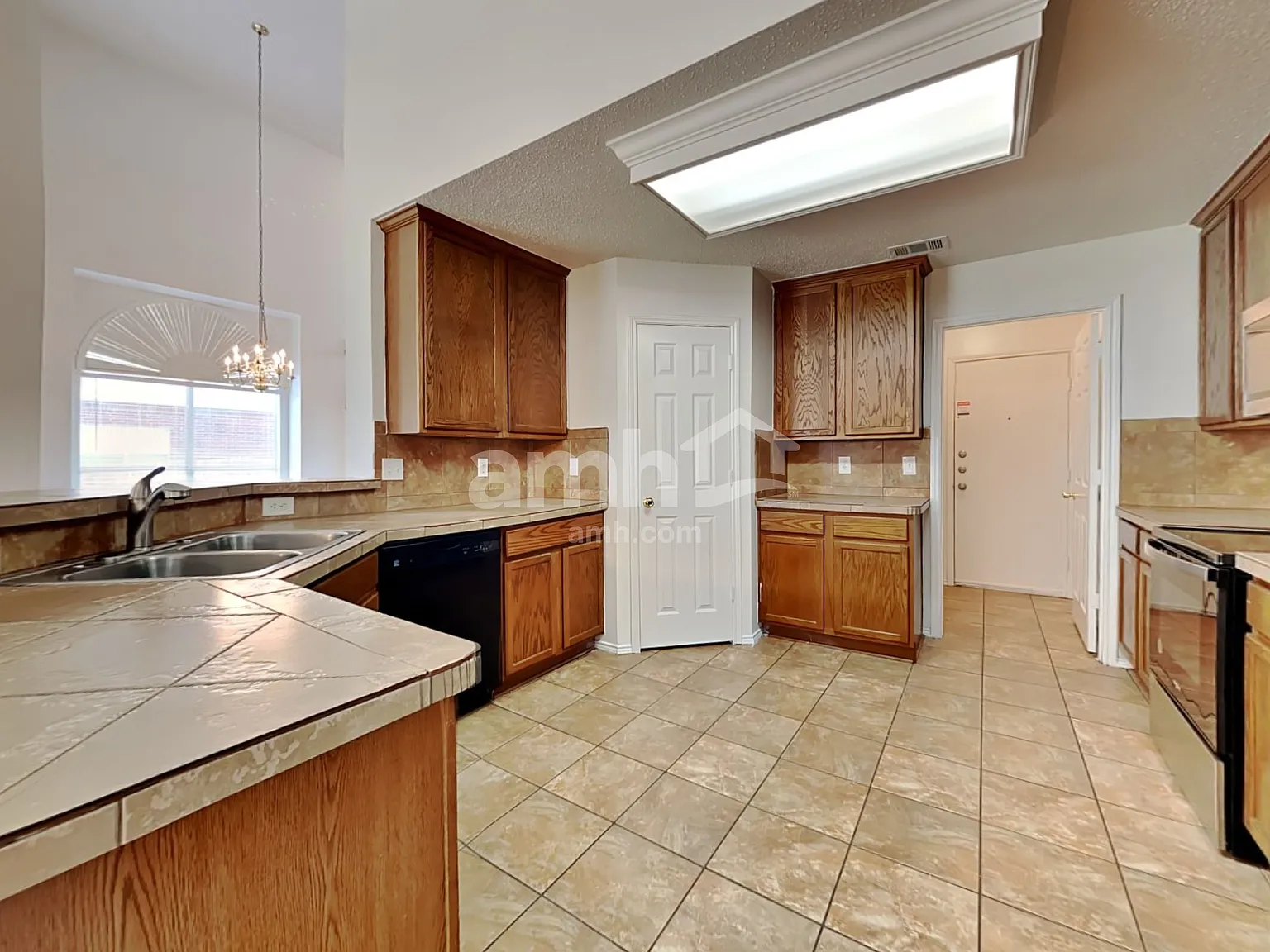 4 bed, 2.5 bath, 3180 sqft, $2,870 — Photo 3