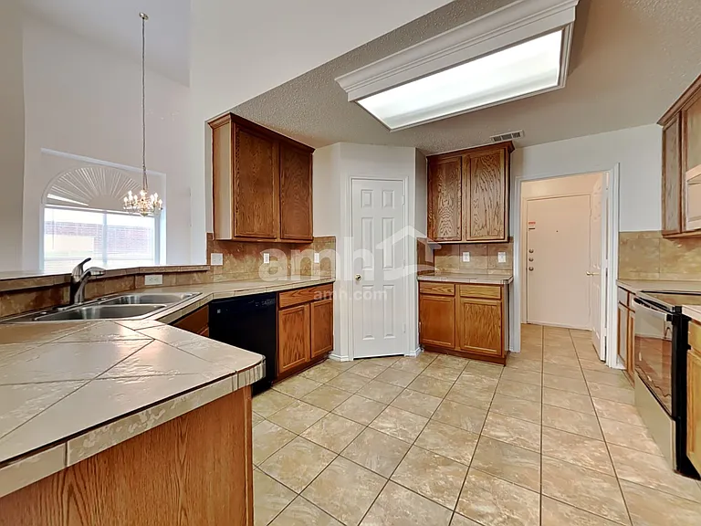 1311 Calvert Dr — Photo 3
