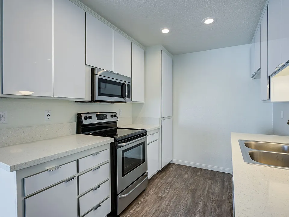 Lantern Bay Apartment Homes