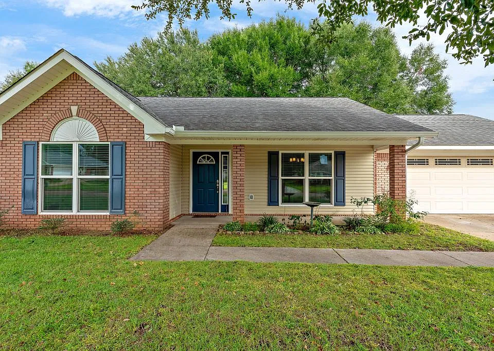 218 Stratford Ln