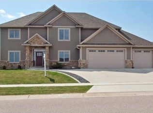 1343 Autumn Ridge Rd SW, Rochester, MN 55902