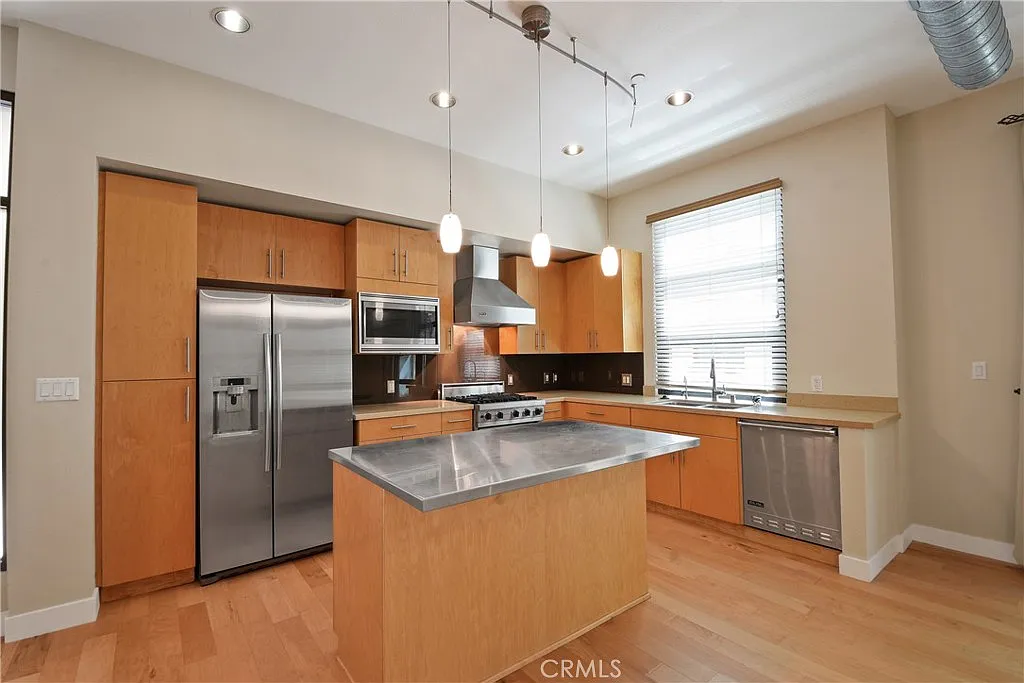 2 bed, 1100 sqft, $3,300 — Photo 1