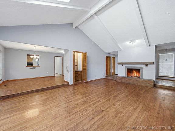 5th image of 2201 N Rosedale Ave