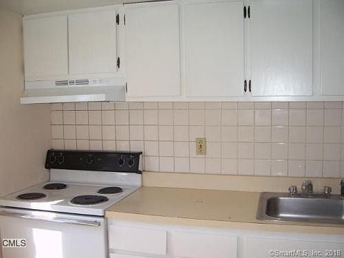 3rd image of 5 W Washington Ave APT 3