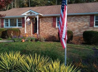 83 Saint Peters Rd, Macungie, PA 18062