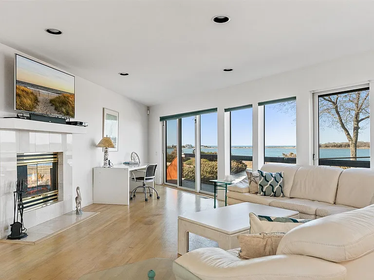 86 Inlet Rd E — Photo 2