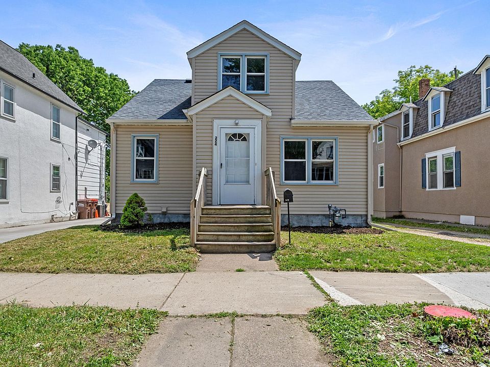 1st image of 224 4th Ave N
