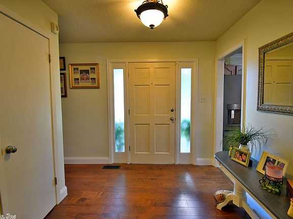 2nd image of 28 Jenny Lynne Dr