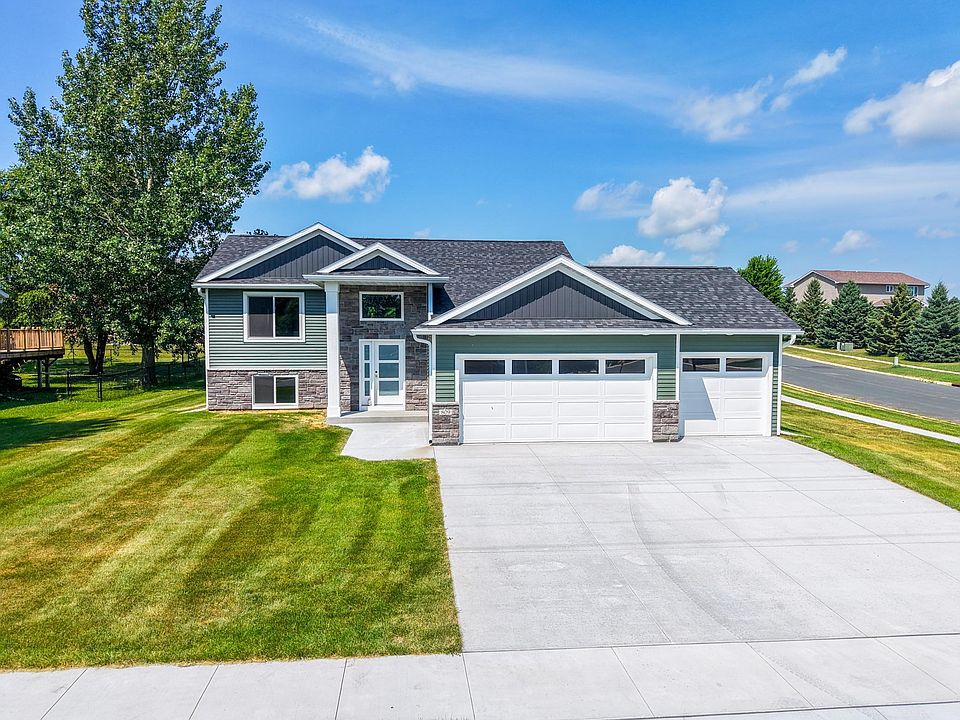 1st image of 809 5th Ave NW