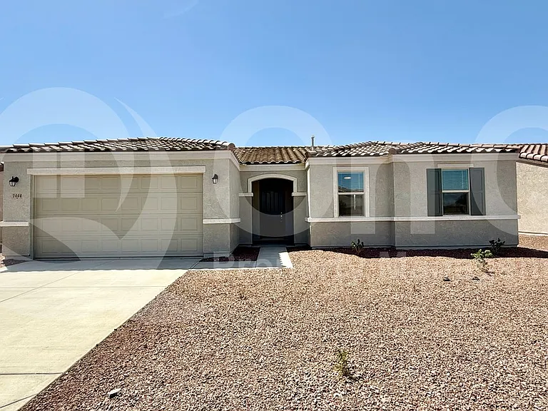 1444 E Edwin St — Photo 1