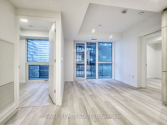 3rd image of 39 Roehampton Ave #1806