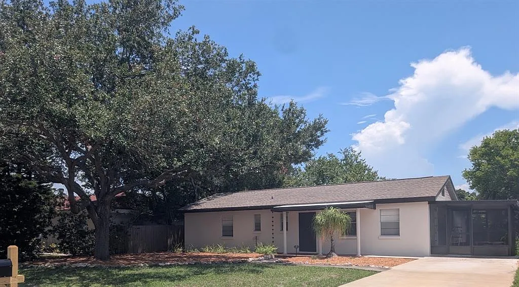 3 bed, 2.0 bath, 1639 sqft, $2,900 — Photo 2
