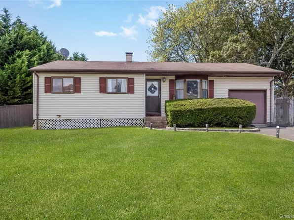 11 Rolan Court, Islip Terrace, NY 11752