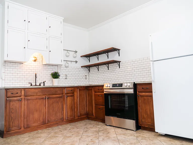 117 E Vine St — Photo 22