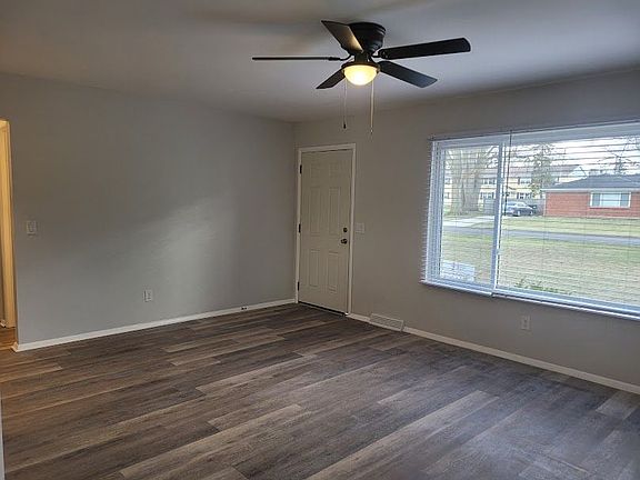 Freshly painted,new 2 in blinds, flooring